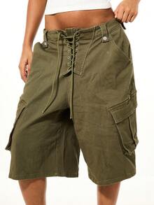 SUMWON WOMEN Quần short Bermuda nữ màu xanh ô liu, chất liệu vải chéo, kiểu dáng cargo, có dây buộc phía trước và nhiều túi tiện dụng. - xanh quân đội - Xem 4