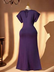 Rometta 大码女式V领无袖褶皱腰身修身迷你连衣裙，优雅约会之选 - 紫色 - 查看 2