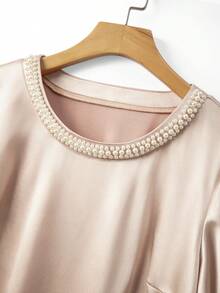 SHEIN Clasi Blusa de satén elegante con cuello redondo y manga corta, con cuentas, talla grande, adecuada para volver al colegio, fiestas, Navidad, bodas, Día de la Madre, festivales de música, San Valentín, primavera/verano - Albaricoque - Ver 3