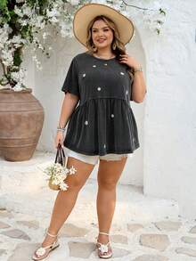 SHEIN CURVE+ Curve 尺码 US22 音乐节、海滨度假、波西米亚风女式圆领短袖宽松娃娃衫下摆T恤，饰有水洗雪花和刺绣 - 黑色 - 查看 6