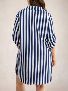 SHEIN LUNE Vestido casual recto holgado con mangas enrolladas de rayas para mujer de talla grande, vestido de rayas de talla grande, vestido camisa de talla grande, vestido de resort de rayas de talla grande para mujer, vestido casual de curvas, vestidos túnica para mujer de vacaciones, vestido de estilo francés para mujer, vestidos de verano para mujer, vestidos náuticos para mujer, vestido de marinero para mujer, atuendos de verano para mujer, vestido de yate, vestido de rayas, vestido de verano con mangas, atuendos de verano para mujer de talla grande, vestidos casuales de verano para mujer - Blanco y Negro - Ver 3
