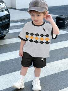 SHEIN Young Boy Casual Minimalist T-Shirt Set, Suitable For Spring & Summer, Classic Diamond Pattern Print, Cool Knight Logo Graphic - Multicolor - View 1