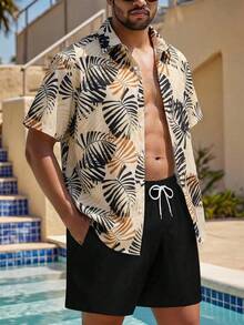 Manfinity Swimmode 男士全印花纽扣短袖衬衫搭配纯色侧袋短裤沙滩套装 - 彩色 - 查看 2