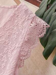 SHEIN Frenchy 大码纯色蕾丝边简约优雅T恤，夏季短袖T恤，度假必备，夏季女装，休闲日常穿着 - 藕粉色 - 查看 7