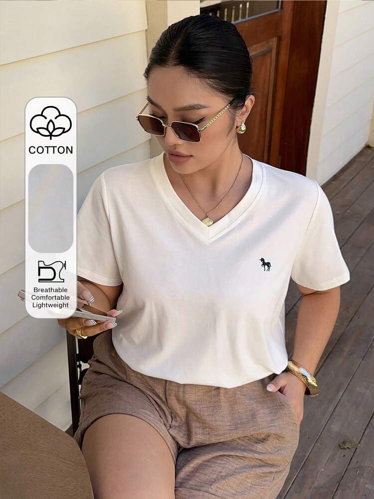 Dazy Plus Plus Size Embroidered Pattern V-Neck Loose Short Sleeve White T-Shirt Summer