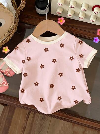 SHEIN Camiseta de manga corta, cuello redondo, minimalista y casual para niña, con estampado floral en color crema y marrón, adecuada para uso diario en primavera/verano, sesiones de fotos padres-hijos, salidas, hogar, vacaciones, festivales, regreso a clases, con estilo adorable y cómodo
