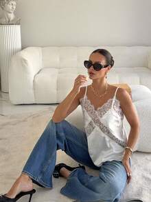 Siren Gaze 女士纯色蕾丝拼接简约吊带背心，性感白色蕾丝缎面拼接简约吊带背心，适合约会之夜、闺蜜聚会、生日派对、情人节、夜店、节日派对等场合。 - 白色 - 查看 4