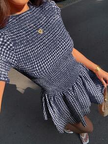 Sunnyshic 女士红色格子弹力圆领花瓣袖A字下摆修身浪漫沙滩度假迷你连衣裙 - 藏蓝色 - 查看 1