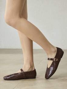 MOTF PREMIUM WOMEN HOLLOW-OUT SQUARE TOE FLAT SHOES - Brown crocodile pattern - View 5