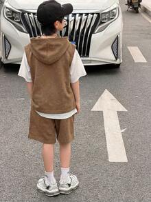 SHEIN Little Byeori 两件套儿童/青少年男童休闲韩版字母印花连帽卫衣和纯色短裤套装，适合通勤、上学、日常休闲穿着、运动、春夏穿着。 - 棕色 - 查看 3