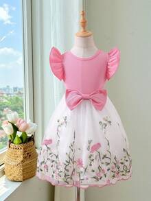小女孩甜美公主风连衣裙，上身采用柔软的粉色罗纹针织面料，饰有荷叶边袖口和蝴蝶结，下身是白色网纱裙，绣有花朵图案，梦幻可爱，适合生日派对、节日庆典和日常穿着，轻盈透气，适合春夏穿着。 - 粉色 - 查看 5