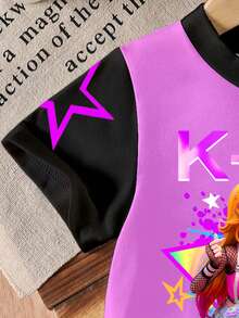 一件女童休闲上衣，可爱三人女子组合星星紫色印花，适合春夏穿着，数码印花短袖T恤，袖子上饰有星星图案，紫色派对风格，不仅穿着舒适，图案设计大胆，而且柔软亲肤。简约时尚，让孩子们在春夏成为焦点。 - 彩色 - 查看 5