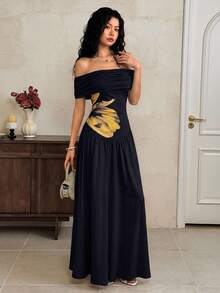 EastFlair 女士优雅露肩印花连衣裙，夏季 - 黑色和金色 - 查看 3