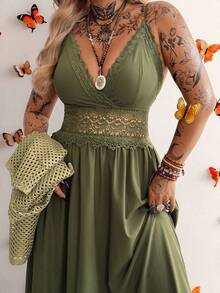 SHEIN Whyspr Conjunto de 2 piezas talla grande: Vestido de encaje floral verde militar y cubre con diseño de rejilla calada color albaricoque - Verde militar - Ver 6