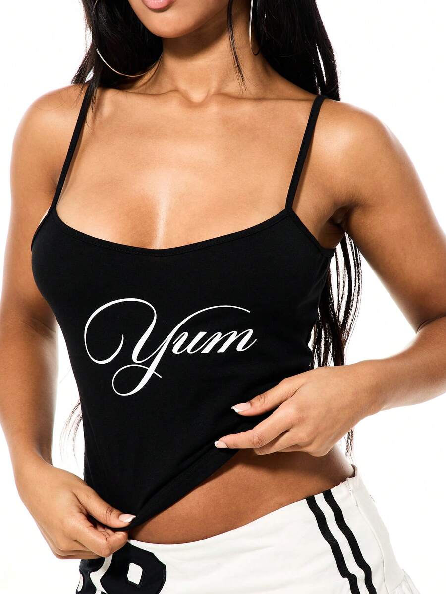 SUMWON WOMEN Áo tank top hai dây dáng ngắn với họa tiết chữ viết uốn lượn, hoàn hảo cho trang phục thường ngày mùa hè, phong cách đường phố và lễ hội. - màu đen - Xem 1