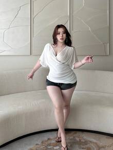 Vibekara 大码女装春夏新款白色交叉褶皱V领宽松短袖上衣，收腰优雅T恤，适合日常穿着、办公室、返校、感恩节、度假、开学、生日派对、音乐节、情人节、春夏音乐节/派对等场合。 - 白色 - 查看 4