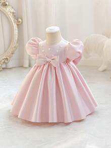 Glamorique Kids 香槟金高级缎面花瓣袖短袖高腰娃娃裙，饰有蝴蝶结，蓬蓬裙摆，优雅女婴公主裙，手工串珠婴儿生日派对婚礼宾客礼服，适合女婴的公主裙，粉色婴儿裙，女婴连衣裙，女婴精品连衣裙，女婴派对连衣裙，婴儿婚礼连衣裙，女婴礼服 - 粉色 - 查看 4