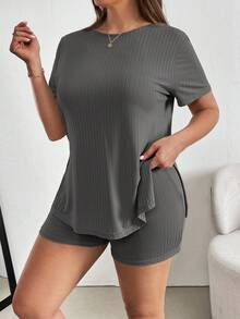 SHEIN Essnce Conjunto informal de 2 piezas de talla grande con top de cuello redondo de manga corta y shorts con bolsillo de unicolor - Gris Oscuro - Ver 4
