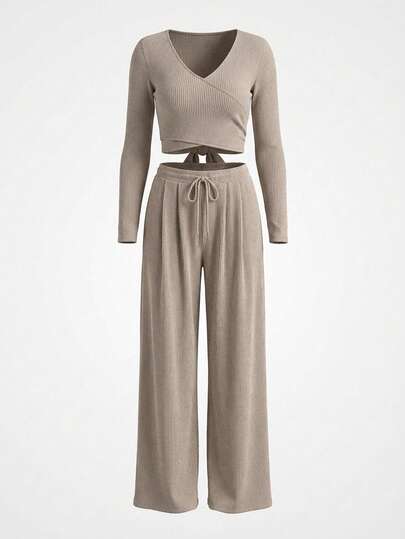 SHEIN Tall Conjunto de camiseta de manga larga acanalada y pantalones de estilo casual en color caqui