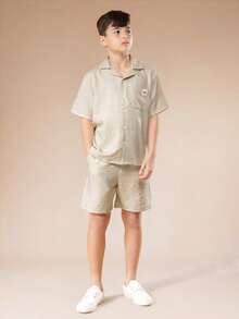 SUMWON Leinenartiges Kurzarm Hemd mit Knöpfen und Shorts Koordinations-Set mit Brusttasche, klassischem Kragen, leichtem, natürlich strukturiertem Stoff, 2-teiliges Outfit - Beige - Übersicht 1