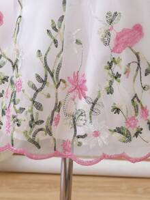 小女孩甜美公主风连衣裙，上身采用柔软的粉色罗纹针织面料，饰有荷叶边袖口和蝴蝶结，下身是白色网纱裙，绣有花朵图案，梦幻可爱，适合生日派对、节日庆典和日常穿着，轻盈透气，适合春夏穿着。 - 粉色 - 查看 8