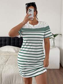 SHEIN Frenchy 大码夏季休闲条纹纽扣装饰短袖连衣裙 - 墨綠色 - 查看 4