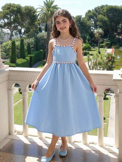 Tween Girls Sweet Princess Style Blue Spaghetti Strap Dress, Made Of Lightweight Fabric With Smooth And Flowing Drape, Delicate Shoulder Straps Design Fits Shoulder Line Comfortably, Decorated With Pink Floral Trim For Layered Details, Waist Pleated Design Accentuates Waistline, Full Dress Flows Gracefully, Overall Slim-Fit Yet Relaxed Silhouette, Fresh And Gentle Blue Tone, Suitable For Summer, Birthday Party, Holiday Celebration, Piano Recital, Flower Girl Ceremony, Parent-Child Party, Amusement Park, Photo Shoot