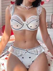 PetitDoll Conjunto de lencería para mujer con estampado de corazón para el Día de San Valentín, sujetador con aros y tirantes con volantes, conjunto de 2 piezas de pantalones - Blanco - Ver 4