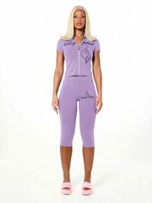 BABYPHAT 拉链短袖高领针织上衣，饰有图案印花和文字 - 紫丁香色 - 查看 3