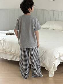 DAZY 男童字母数字印花短袖上衣和格子印花长裤睡衣套装（夏季款） - 灰色 - 查看 2