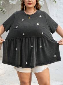 SHEIN CURVE+ Curve 尺码 US22 音乐节、海滨度假、波西米亚风女式圆领短袖宽松娃娃衫下摆T恤，饰有水洗雪花和刺绣 - 黑色 - 查看 4