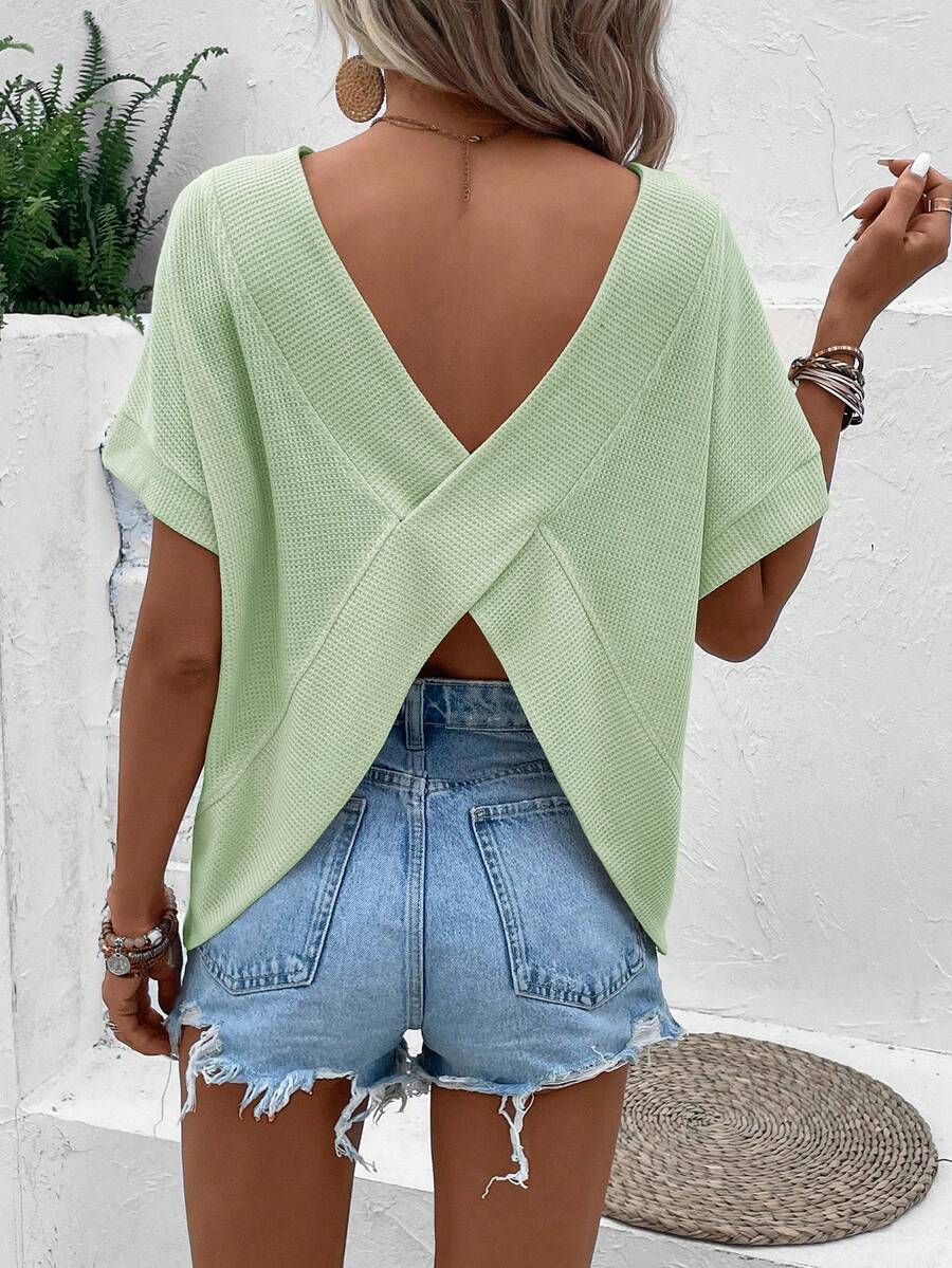 SHEIN Essnce Áo thun ngắn tay màu mơ hở lưng khoét lỗ, dáng rộng thoải mái, thoải mái cho nữ mùa xuân và hè, phong cách Boho, trang phục đi nghỉ mát, áo ôm dáng, mùa hè kiểu châu Âu, áo hở lưng, trang phục đi biển, áo đi chơi, áo mùa hè dễ thương, trang phục Hawaii cho nữ - Màu xanh Bạc hà - Xem 1