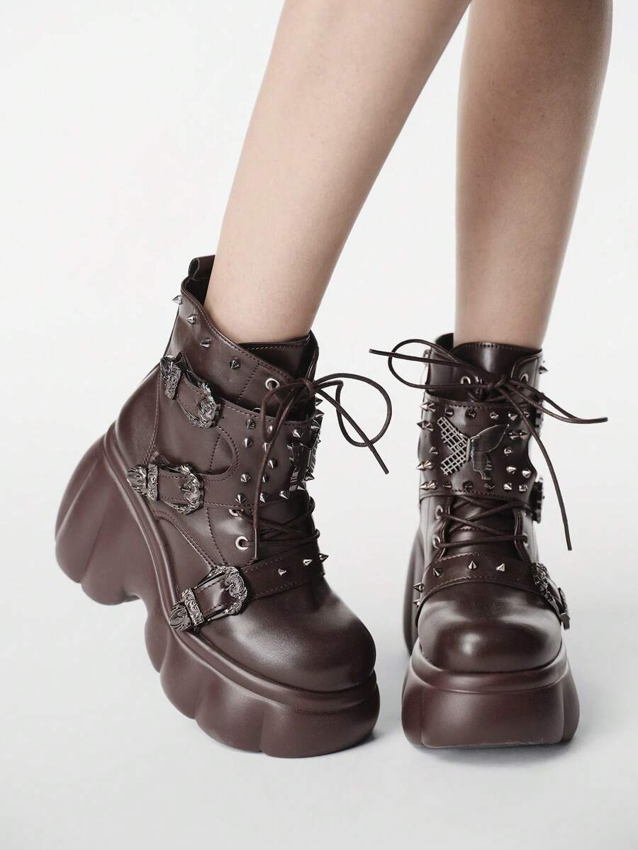 ROMWE Grunge Punk Giày sandal cao gót nữ ~ Thời trang mới 2026 Thu Đông phong cách Punk màu nâu PU mũi tròn khóa đinh tán buộc dây phía trước, tăng chiều cao bên trong, bốt cưỡi ngựa đa năng, bốt cổ ngắn nữ, bốt đế dày dáng muffin tăng chiều cao, bốt cỡ trung bình nữ - màu nâu - Xem 1