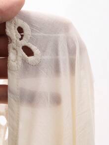 DAZY 女士法式镂空花卉上衣和层叠半裙两件套，显瘦 - 杏色 - 查看 3