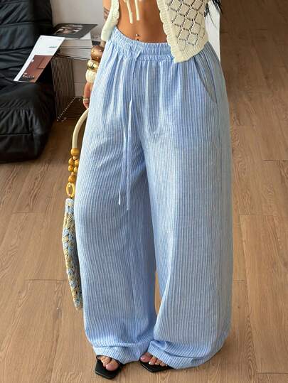 Coolane Casual damesbroek met streepjesprint, trekkoord in de taille en wijde pijpen, geschikt voor vakantie en dagelijks woon-werkverkeer.