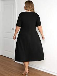 SHEIN CURVE+ Plus Size Women's Basic Versatile Solid Color Hidden Pocket A-Line Dress - Black - View 2