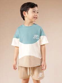 SUMWON Bộ đồ mùa hè cho bé trai gồm áo thun và quần short phối màu, cổ tròn, tay ngắn, in logo, kiểu dáng thường ngày. - Nhiều màu - Xem 4