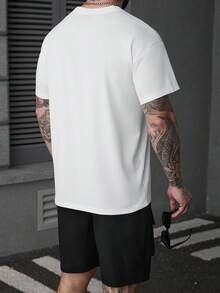 SLATEMANN 男士舒适针织圆领褶皱口袋短袖T恤搭配梭织多口袋抽绳弹力腰短裤两件套，适合休闲、派对、聚会、运动、办公、春夏等场合，经典畅销款，自穿或送礼皆宜。 - 黑與白 - 查看 2