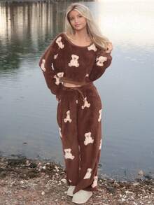 Sydney Algeri 女款卡通熊图案抓绒斜肩卫衣和裤子套装，秋冬 - 棕色 - 查看 1