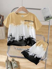 SHEIN 男童休闲舒适百搭泼墨印花短袖上衣短裤套装（2件套），适合春夏季穿着 - 卡其色 - 查看 3