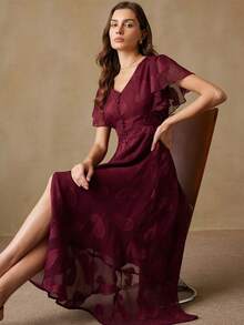 Aveloria Revavyn Đầm midi xòe sang trọng, thanh lịch dành cho nữ, được thêu họa tiết paisley cầu kỳ, chất liệu vải cắt xẻ tinh tế, tay bồng, thắt eo, điểm nhấn là hàng cúc trang trí. - Màu Đỏ Sâu - Xem 1