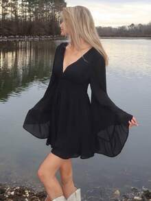 Sydney Algeri Vestido Curto Elegante de Manga Longa com Cintura Marcada e Decote em V Monocromático para Mulheres - Preto - Visão 6