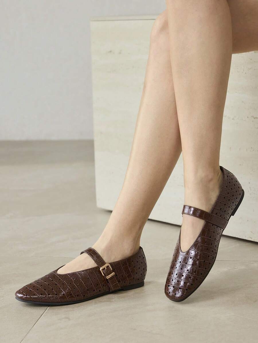 MOTF PREMIUM WOMEN HOLLOW-OUT SQUARE TOE FLAT SHOES - Brown crocodile pattern - View 1