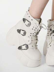 ROMWE Grunge Punk Giày sandal cao gót nữ ~ Thời trang mới 2026 Thu Đông phong cách Punk màu be PU mũi tròn khóa đinh tán buộc dây phía trước nâng đỡ gót chân đa năng bốt cưỡi ngựa nữ bốt cổ ngắn nâng đỡ gót chân đế dày dáng muffin cỡ trung bình phong cách Y2K - Màu be - Xem 3