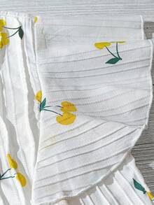 SHEIN Clasi Áo kiểu nữ mùa hè thoải mái, thích hợp đi làm, đi nghỉ mát, in hình quả anh đào, cổ chữ V, tay áo xếp ly, dáng rộng. - Vàng nhạt - Xem 5
