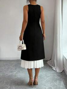 SHEIN Raffinéa Vestido Feminino com Contraste de Cores Preto e Branco, Sem Mangas, Cintura Marcada e Bainha Assimétrica - Preto - Visão 2