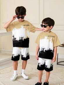 SHEIN 男童休闲舒适百搭泼墨印花短袖上衣短裤套装（2件套），适合春夏季穿着 - 卡其色 - 查看 7
