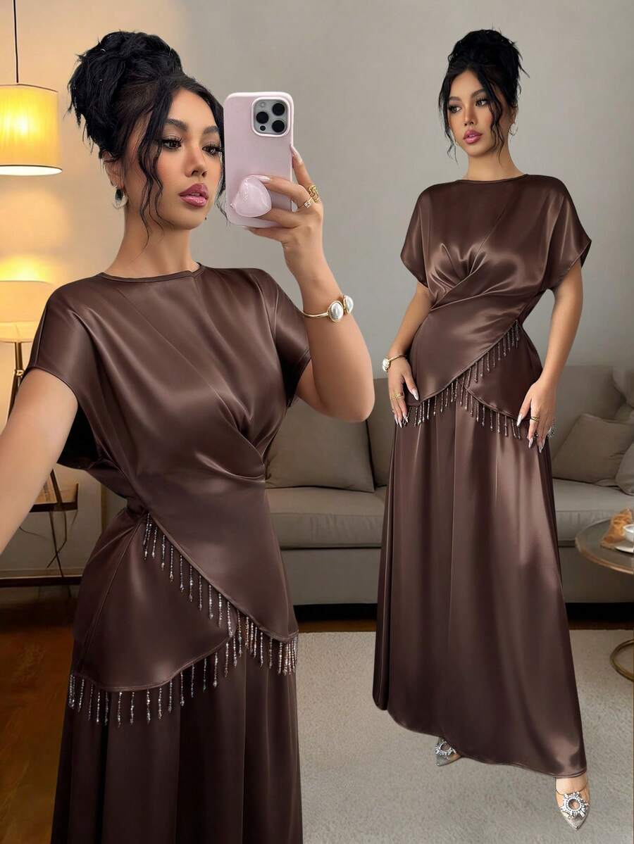Rafferiza Conjunto de 2 piezas de falda de satén en línea A con flecos cruzados y blusa de manga corta para mujer. Vestido marrón elegante de mujer, vestido de boda de invitada marrón, vestido de satén marrón, vestido marrón café, vestido elegante marrón para mujer - Marrón - Ver 1