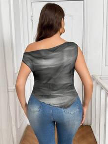 SHEIN Frenchy Plus Size French Minimalist Romantic Asymmetric Shoulder Sleeveless Fitted Tie-Dye Print Asymmetric Blouse For Women - Multicolor - View 2