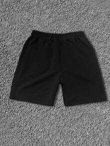 Manfinity LEGND 男士黑色短裤，饰有“FINE”和“LOVE”火焰印花，经典黑白撞色，弹性腰带配抽绳，休闲日常穿着，美式街头风，夏季款 - 黑色 - 查看 4